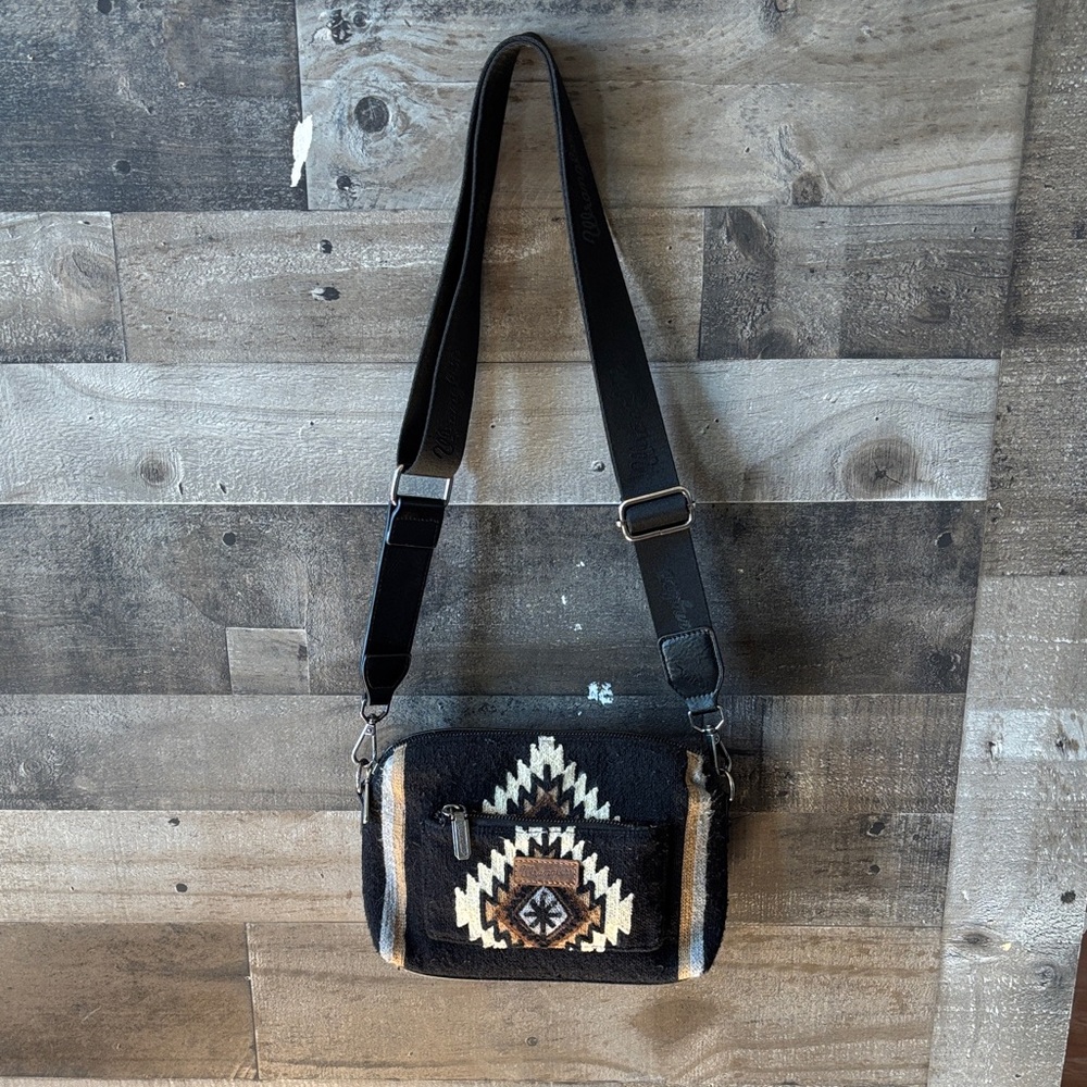 Wrangler Women's Daenery's Winter Southwestern
Knitted Crossbody Bag